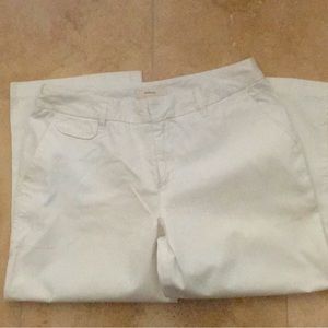 SIZE 8 Merona Women's White Capris